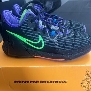 Lebron Witness VI (PS) Size 3Y Basketball Shoes